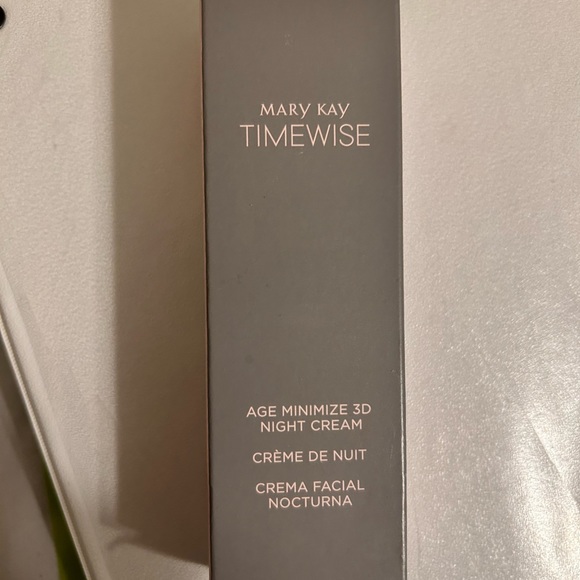 Timewise Mary Kay face cleaner - Picture 3 of 3